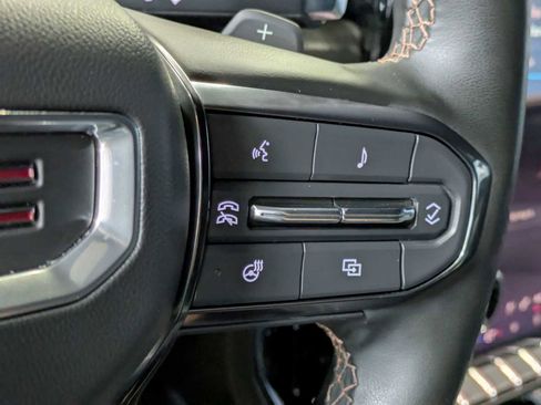 Used 2025 GMC Yukon XL AT4 AWD/4WD image 28