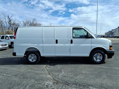 New 2025 Chevrolet Express 2500 w/ Driver Convenience Package image 18