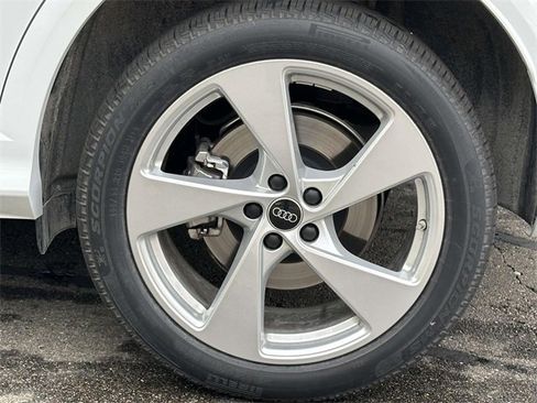 Certified 2025 Audi Q5 2.0T Premium Plus w/ Premium Plus image 10