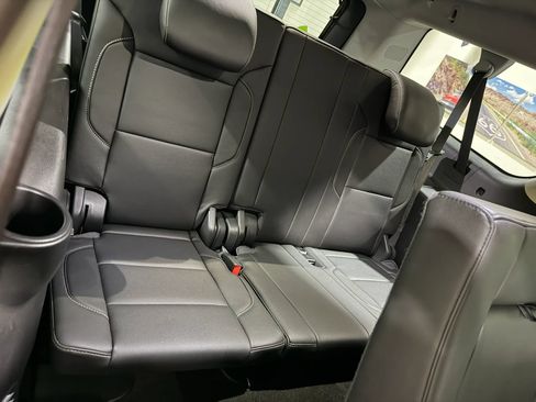 Used 2018 Chevrolet Suburban LT AWD/4WD image 43