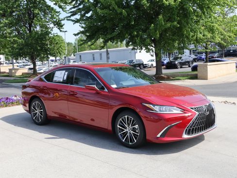 Used 2025 Lexus ES 300h w/ Premium Package FWD image 2