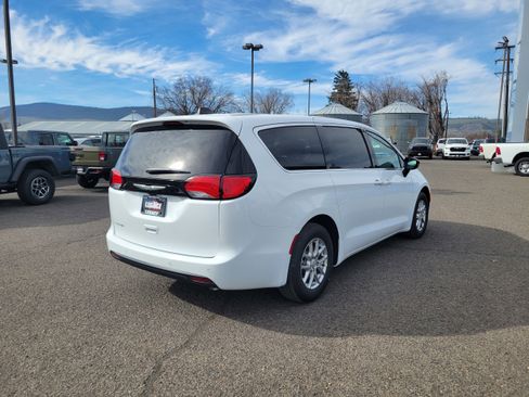 New 2026 Chrysler Voyager LX image 3
