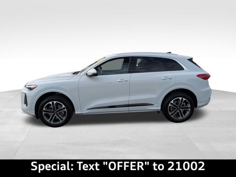 Certified 2025 Audi Q5 Premium Plus w/ Premium Plus image 7