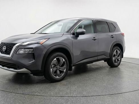 Used 2025 Nissan Rogue SV FWD image 3
