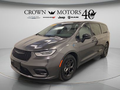 Used 2023 Chrysler Pacifica Limited w/ S Appearance Package