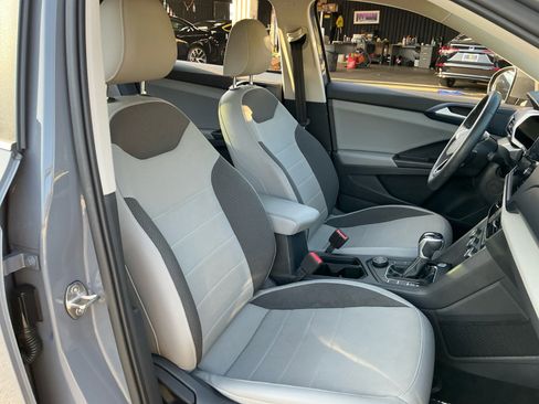 Used 2022 Volkswagen Taos SE w/ Panoramic Sunroof Package image 20