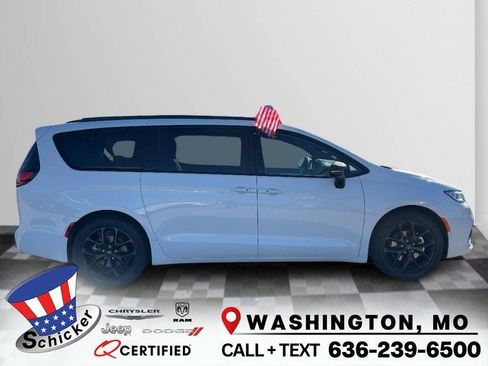 New 2026 Chrysler Pacifica Limited w/ S Appearance Package image 1