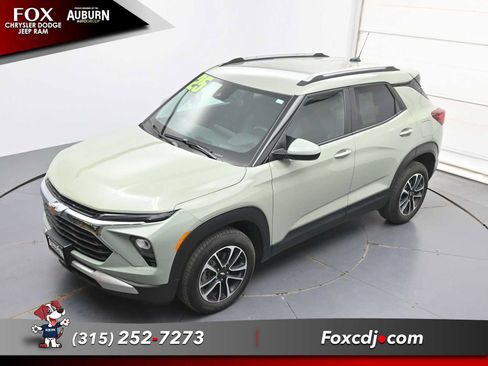 Used 2025 Chevrolet TrailBlazer LT w/ LT Cold Weather Package AWD/4WD image 28