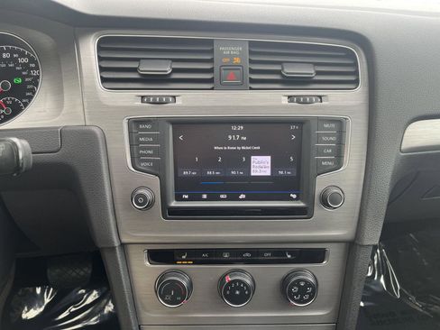 Used 2017 Volkswagen Golf Wolfsburg Edition image 6