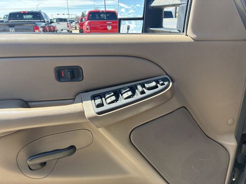 Used 2006 Chevrolet Silverado 2500 LT w/ Heavy-Duty Power Package AWD/4WD image 25