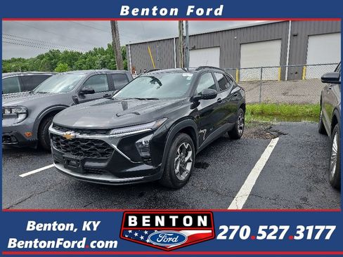 Used 2025 Chevrolet Trax LT w/ LT Convenience Package FWD image 1