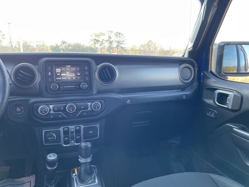 Used 2018 Jeep Wrangler Unlimited Sport S image 23