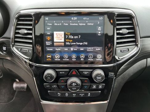 Used 2022 Jeep Grand Cherokee Laredo X image 21