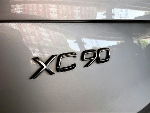 Used 2018 Volvo XC90 T6 Momentum w/ Convenience Package AWD/4WD image 9