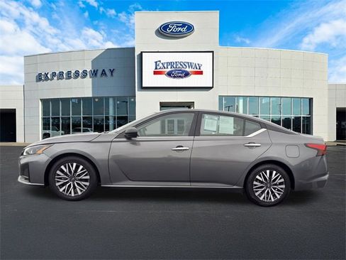 Used 2024 Nissan Altima 2.5 SV image 9