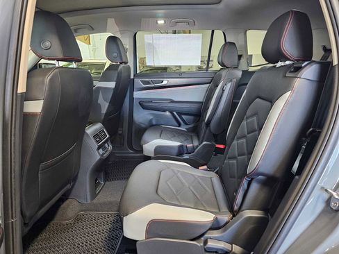 Used 2026 Volkswagen Atlas Peak Edition AWD/4WD image 19