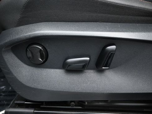 Used 2024 Volkswagen Tiguan SE FWD image 10
