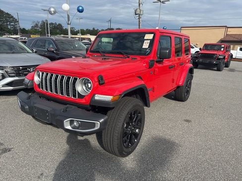 Used 2025 Jeep Wrangler Unlimited Sahara w/ Safety Group AWD/4WD image 1
