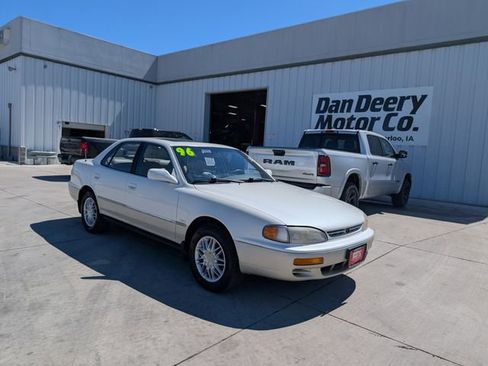 Used 1996 Toyota Camry LE FWD image 2