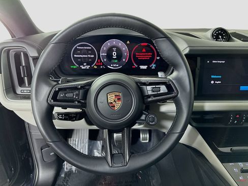 Used 2025 Porsche Cayenne S AWD/4WD image 12