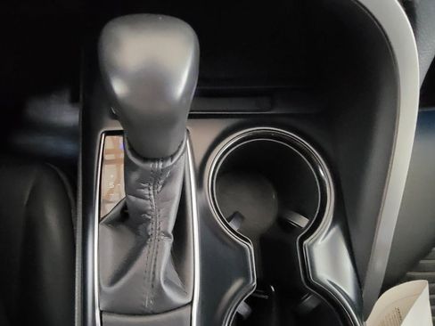 Used 2018 Toyota Camry SE FWD image 18