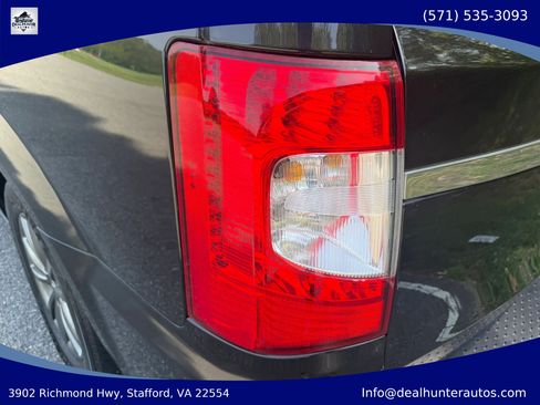 Used 2015 Chrysler Town & Country S FWD image 11