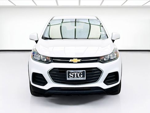 Used 2020 Chevrolet Trax LS FWD image 2