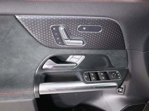 Used 2025 Mercedes-Benz GLA 35 AMG 4MATIC image 11