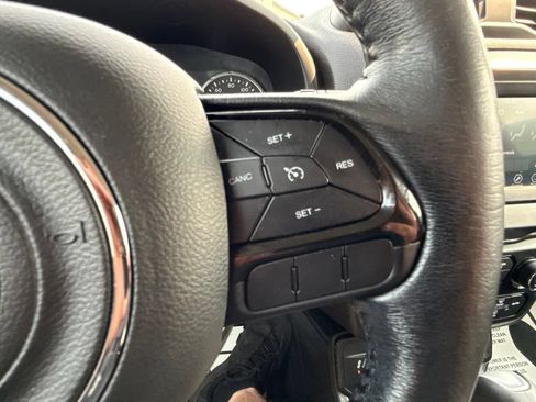 Used 2018 Jeep Renegade Altitude AWD/4WD image 16
