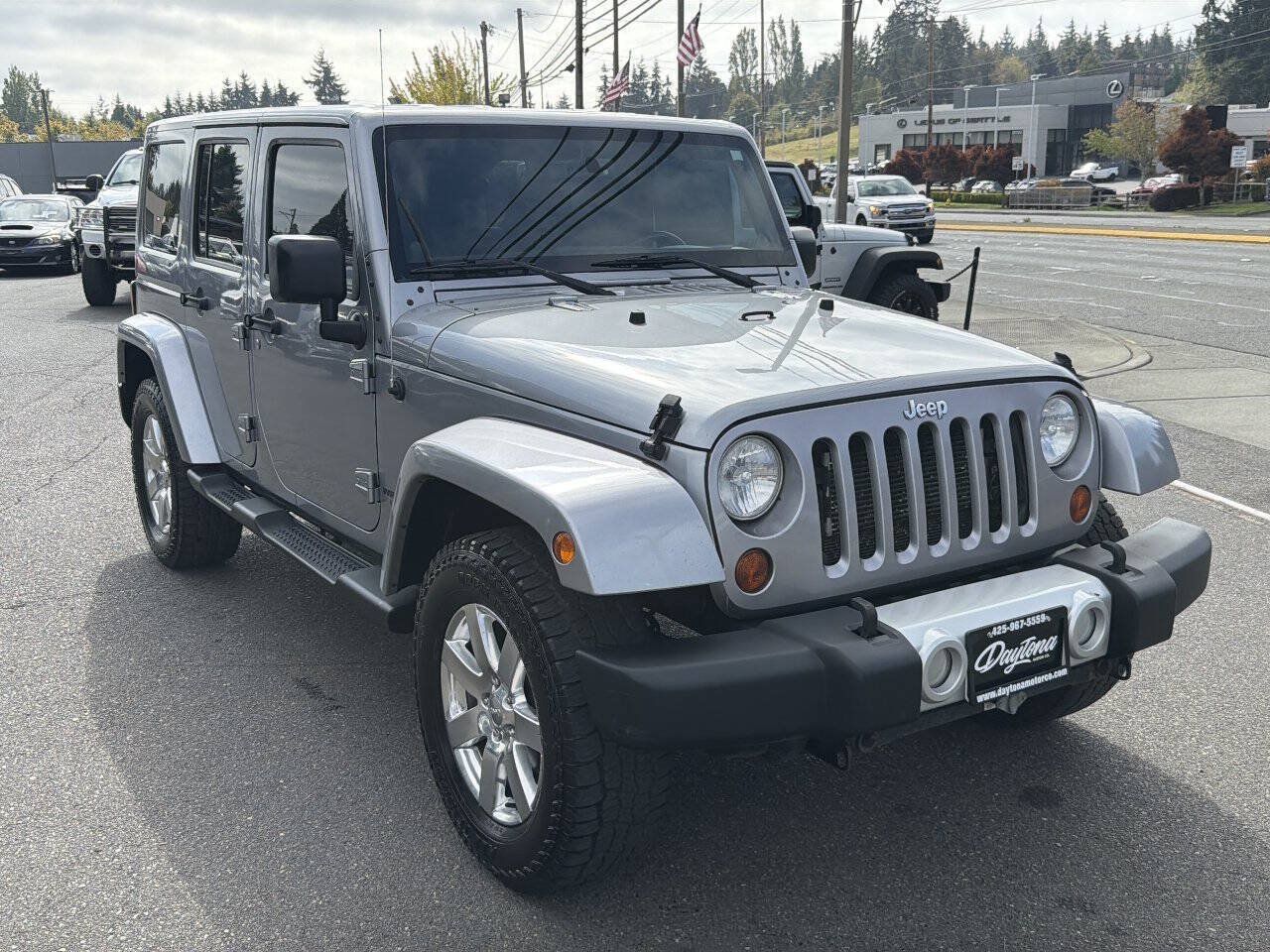 Used 2013 Jeep Wrangler Unlimited Sahara w/ Connectivity Group AWD/4WD image 10