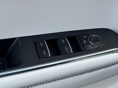 Used 2025 GMC Acadia Denali w/ Super Cruise Package image 17