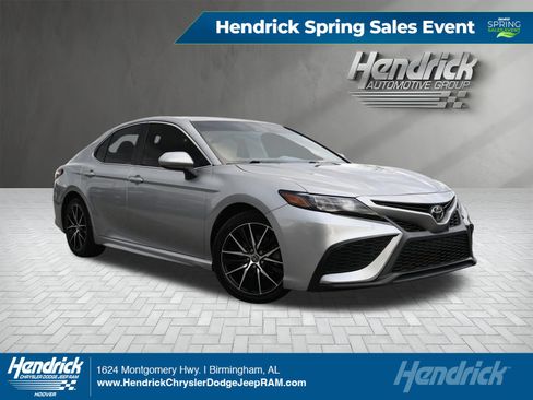 Used 2021 Toyota Camry SE image 1