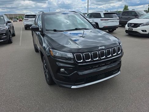 Used 2023 Jeep Compass Limited w/ Sun and Sound Group AWD/4WD image 2