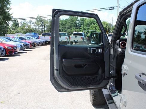 Used 2020 Jeep Gladiator Mojave AWD/4WD image 12