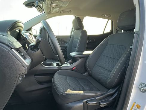 Used 2024 GMC Terrain SLE FWD image 4