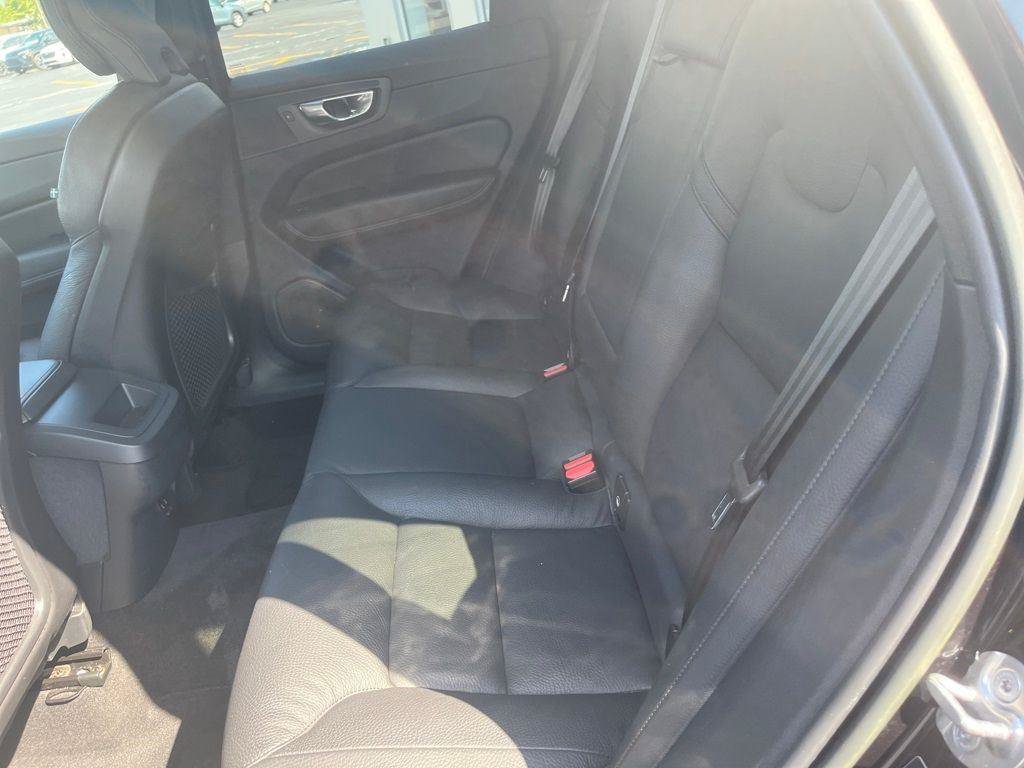 Used 2023 Volvo XC60 B5 Plus AWD/4WD image 22
