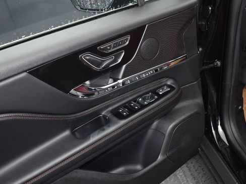 New 2025 Lincoln Corsair Grand Touring image 9