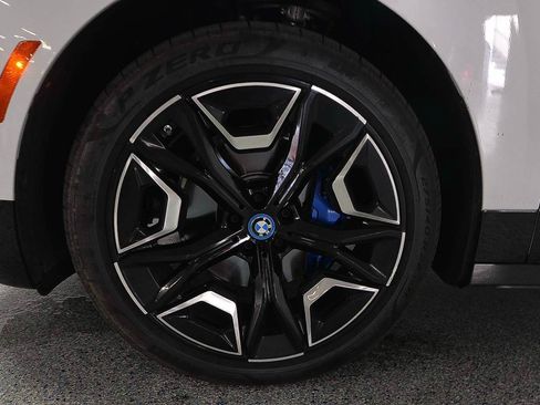 Used 2024 BMW iX xDrive50 w/ Sport Package AWD/4WD image 5
