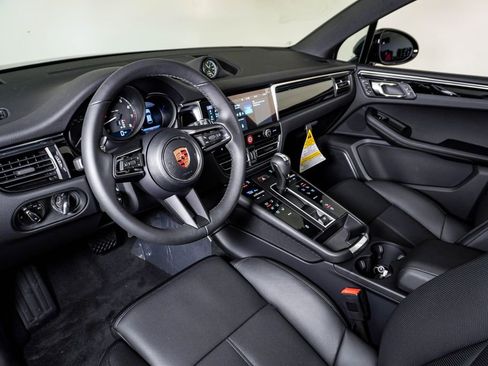 New 2026 Porsche Macan image 4