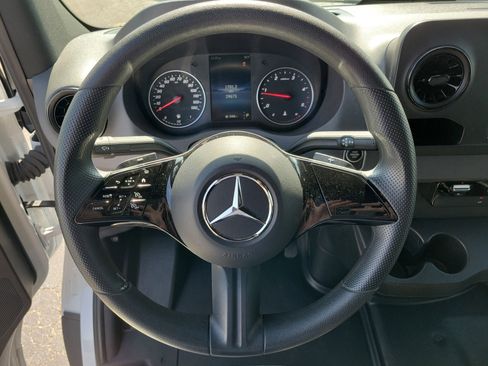Used 2025 Mercedes-Benz Sprinter 2500 image 26