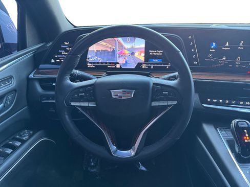 Used 2021 Cadillac Escalade Premium Luxury AWD/4WD image 12