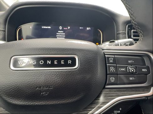 Used 2024 Jeep Wagoneer L Series II RWD image 43