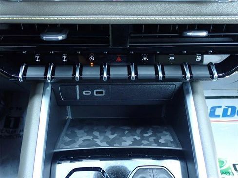 Used 2024 Chevrolet Colorado ZR2 w/ Technology Package AWD/4WD image 18