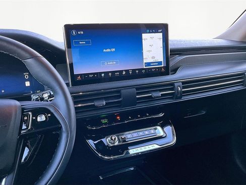 Used 2025 Lincoln Corsair Reserve image 6