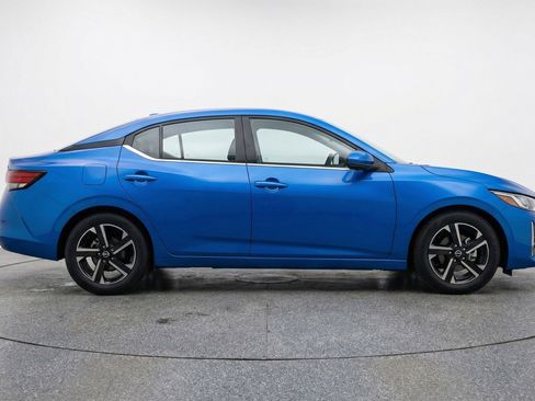Used 2025 Nissan Sentra SV FWD image 11