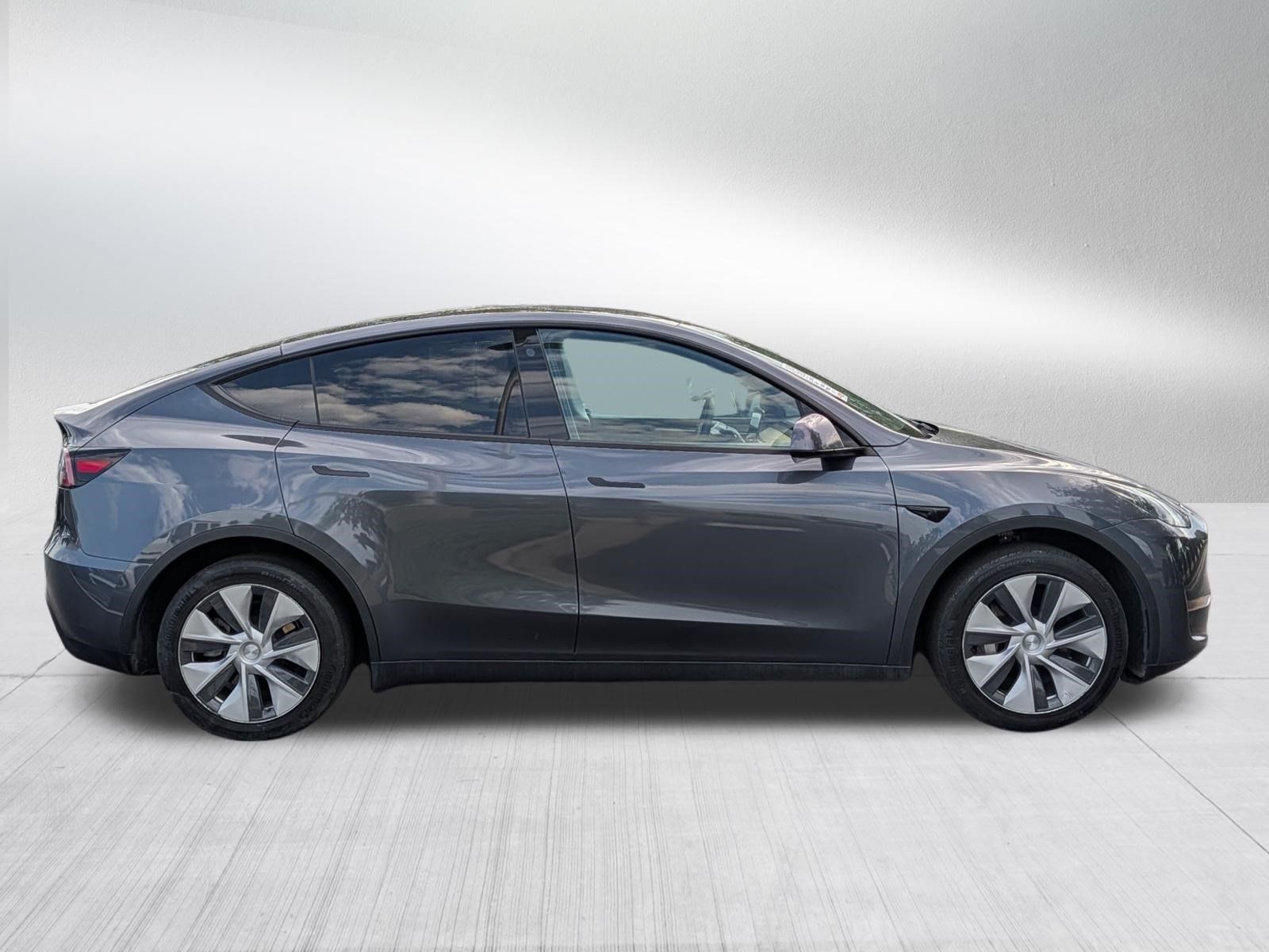 Used 2023 Tesla Model Y Long Range AWD/4WD image 3