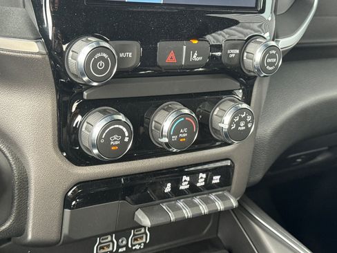 New 2026 RAM 1500 Express AWD/4WD image 18