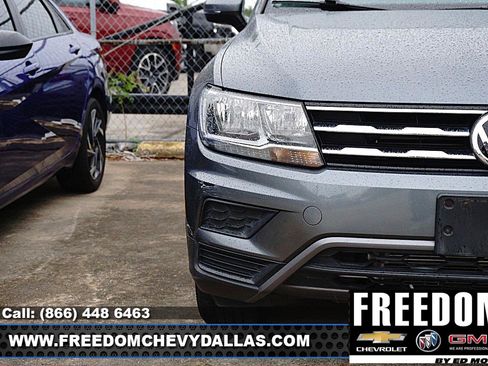 Used 2021 Volkswagen Tiguan SE w/ Panoramic Sunroof Package FWD image 6
