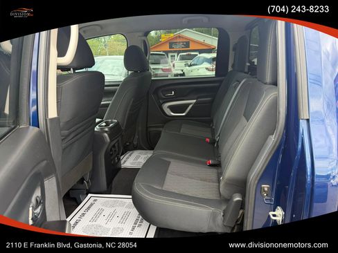 Used 2019 Nissan Titan SV w/ SV Convenience Package image 13