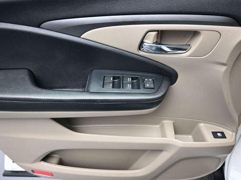 Used 2020 Honda Pilot EX image 10